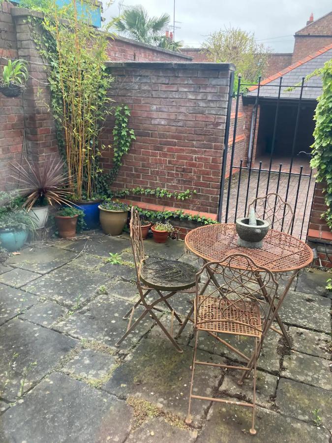 Central Chester Bedrooms מראה חיצוני תמונה