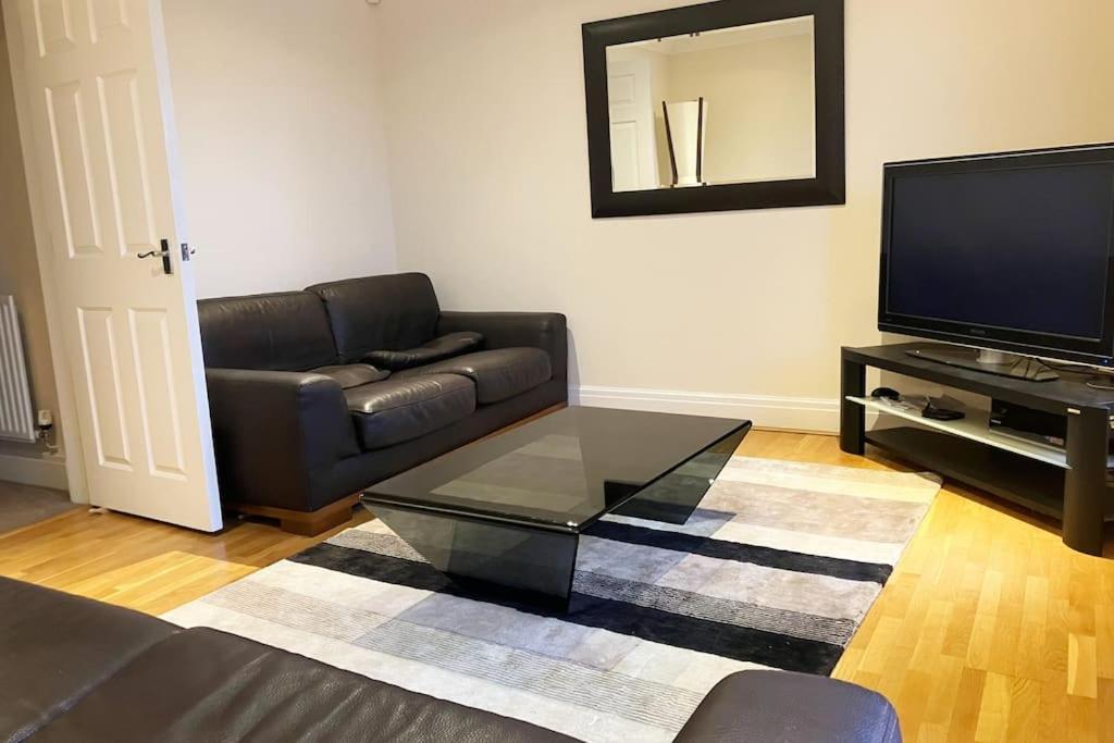 Central Chester Bedrooms מראה חיצוני תמונה