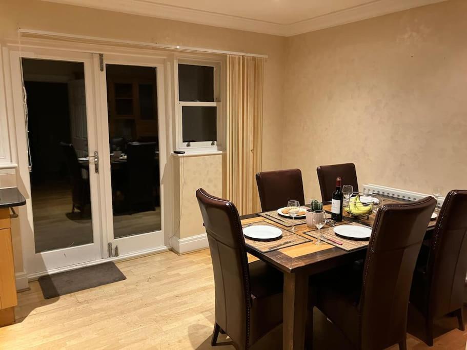 Central Chester Bedrooms מראה חיצוני תמונה